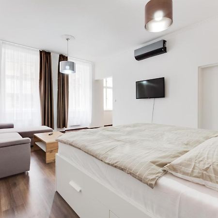 Free Days Luxury Apartment Прага Екстер'єр фото