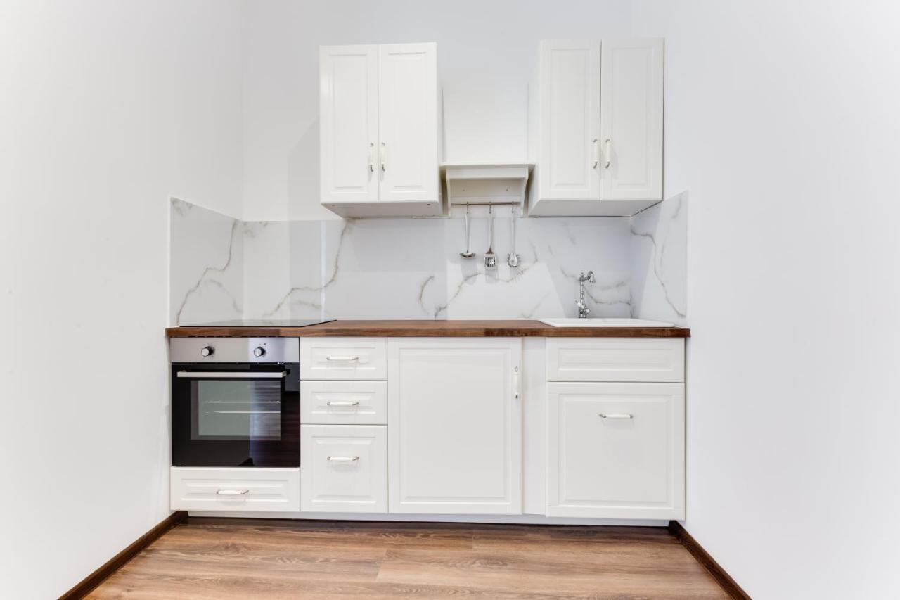 Free Days Luxury Apartment Прага Екстер'єр фото