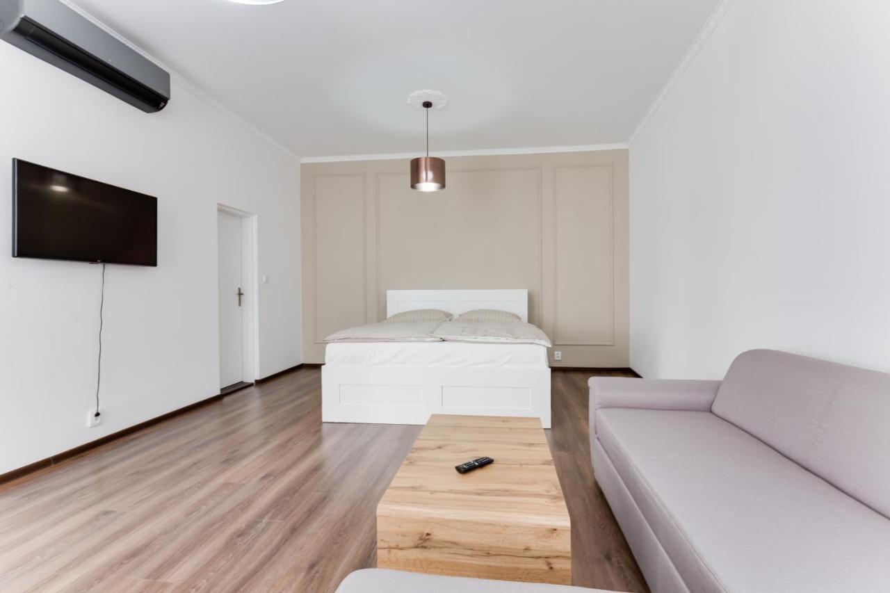 Free Days Luxury Apartment Прага Екстер'єр фото