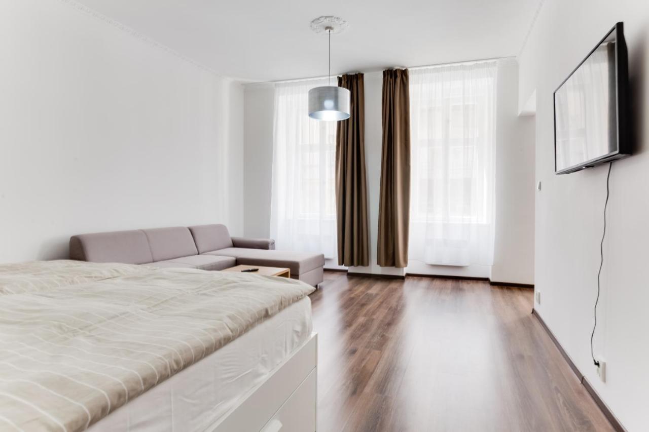 Free Days Luxury Apartment Прага Екстер'єр фото