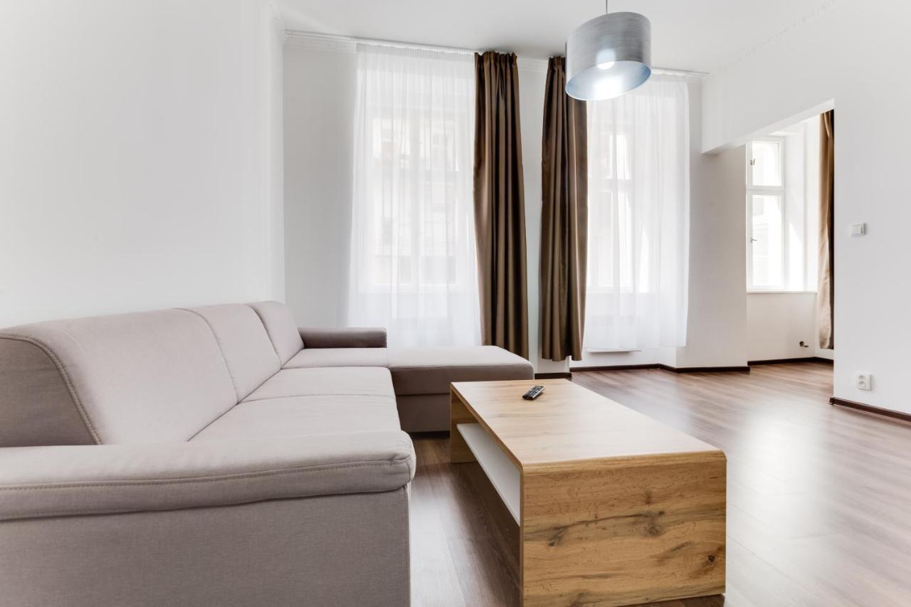 Free Days Luxury Apartment Прага Екстер'єр фото