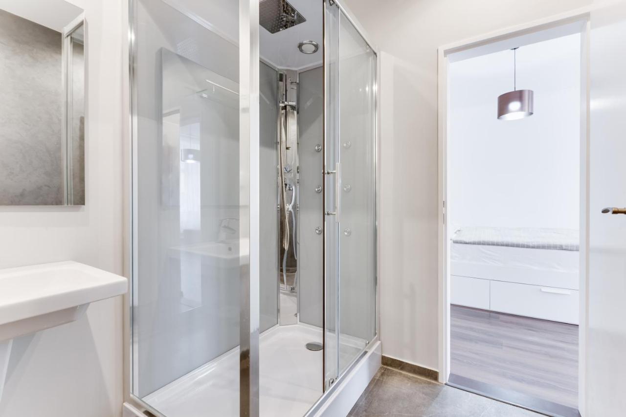 Free Days Luxury Apartment Прага Екстер'єр фото