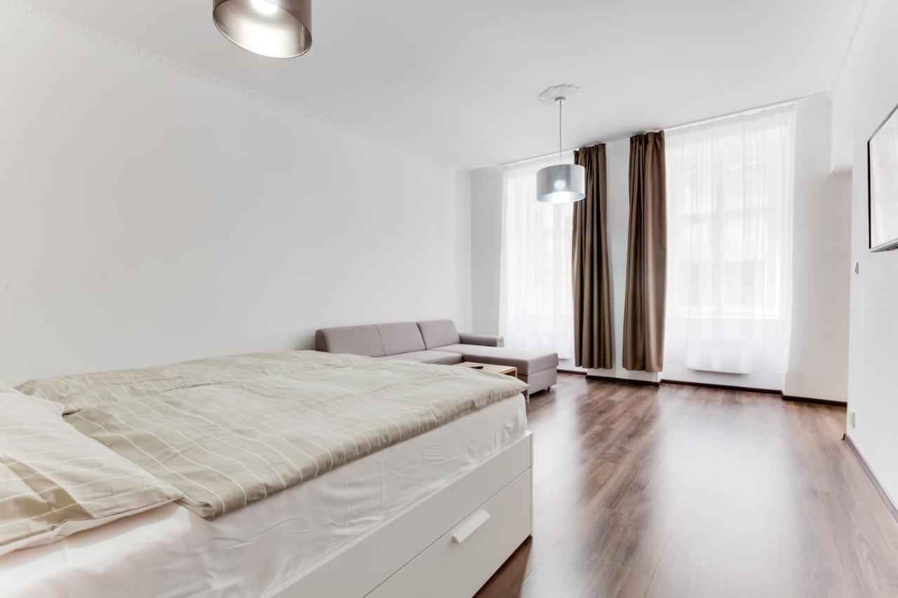 Free Days Luxury Apartment Прага Екстер'єр фото