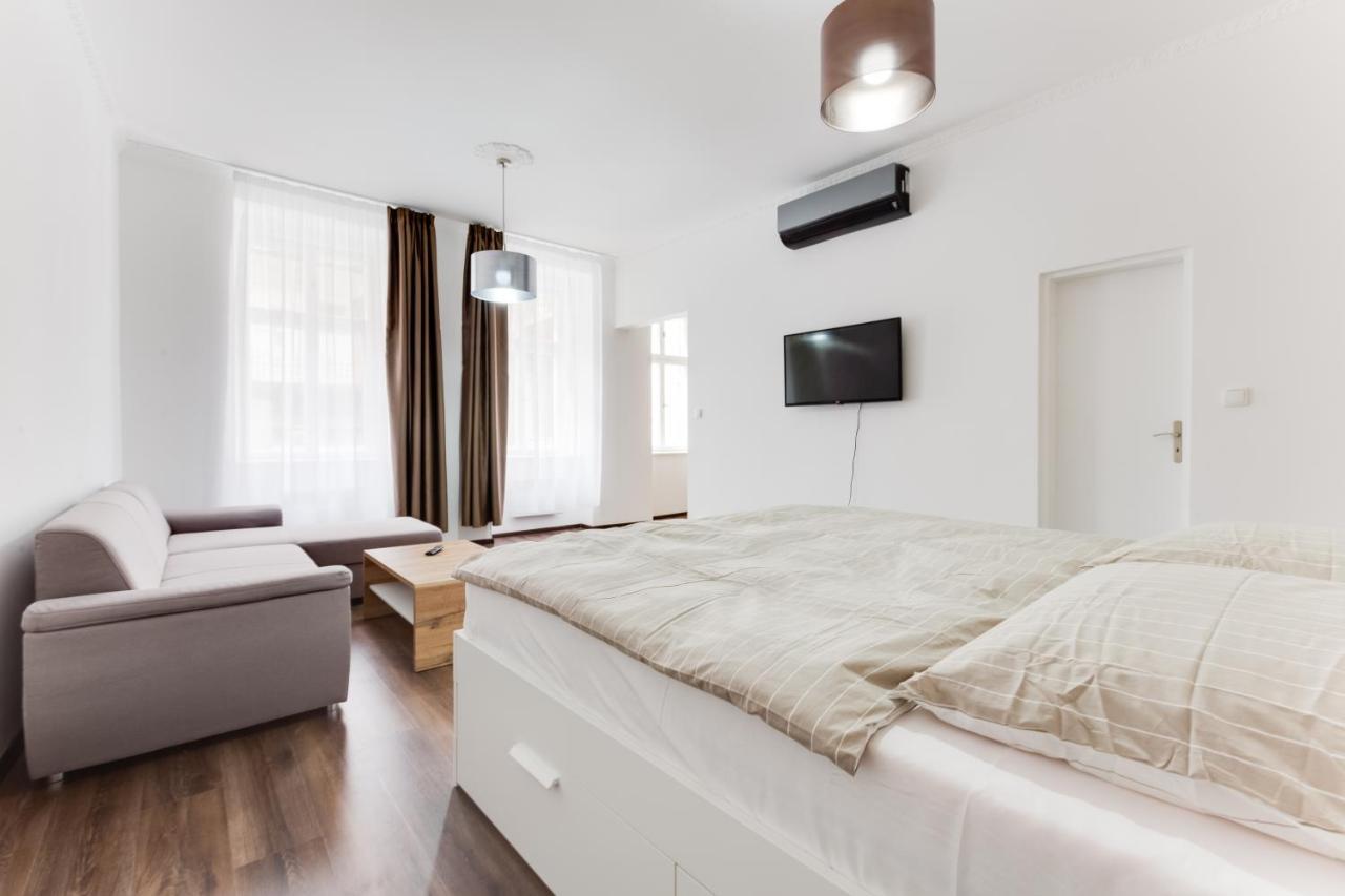 Free Days Luxury Apartment Прага Екстер'єр фото